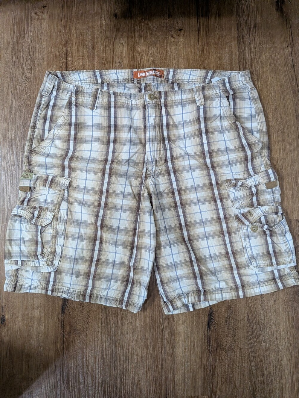 Lee Dungarees Men's Plaid Cargo Shorts in White and Brown